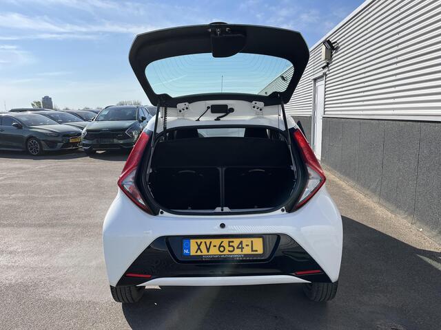 Toyota AYGO 1.0 VVT-i x-play Automaat, Achteruitrijcamera, Bluetooth, Nieuw geleverd en dealeronderhouden, 1e eign. BTW-auto