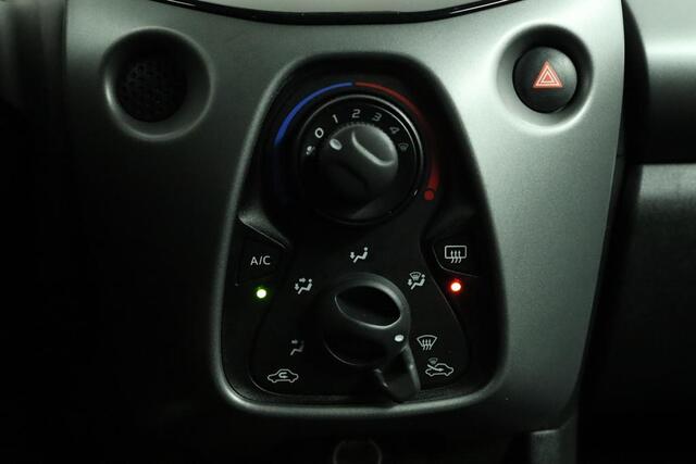 Toyota AYGO 1.0 VVT-i x-play limited | Airco | Apple Carplay | Android Auto | Achteruitrijcamera |