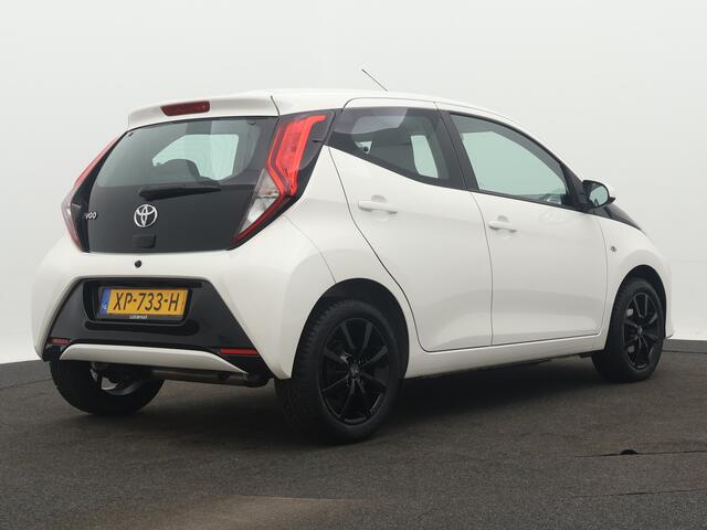 Toyota AYGO 1.0 VVT-i x-play Dealeronderhouden | Camera | Lichtmetalen Velgen | NL-Auto |