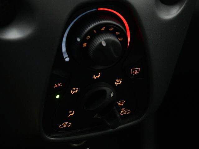 Toyota AYGO 1.0 VVT-i x-play Dealeronderhouden | Camera | Lichtmetalen Velgen | NL-Auto |