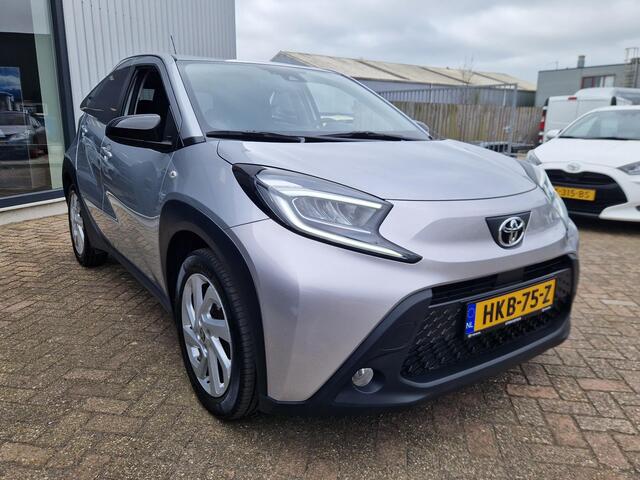 Toyota AYGO X 1.0 VVT-i MT first