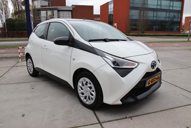 Toyota AYGO 1.0 VVT-i x-play limited Carplay, Camera, NL, auto, Airco, facelift Lente aanbieding!
