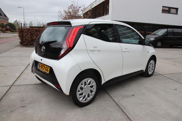 Toyota AYGO 1.0 VVT-i x-play limited Carplay, Camera, NL, auto, Airco, facelift Lente aanbieding!