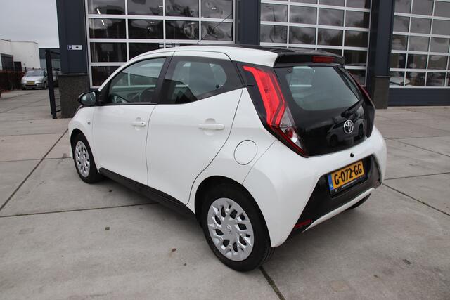 Toyota AYGO 1.0 VVT-i x-play limited Carplay, Camera, NL, auto, Airco, facelift Lente aanbieding!