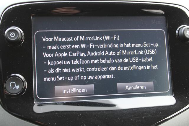 Toyota AYGO 1.0 VVT-i 5-deurs x-Joy | Rijklaar | Stoelverwarming | Clima | Apple/Android | LM-velgen | Dealer onderhouden