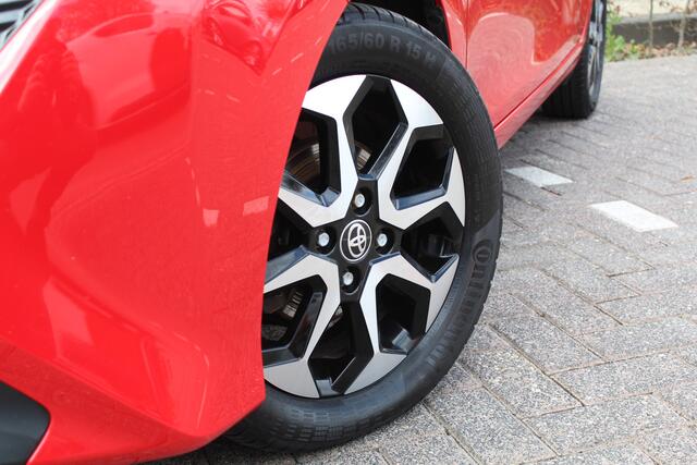 Toyota AYGO 1.0 VVT-i 5-deurs x-Joy | Rijklaar | Stoelverwarming | Clima | Apple/Android | LM-velgen | Dealer onderhouden