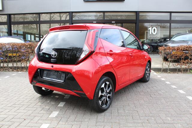 Toyota AYGO 1.0 VVT-i 5-deurs x-Joy | Rijklaar | Stoelverwarming | Clima | Apple/Android | LM-velgen | Dealer onderhouden