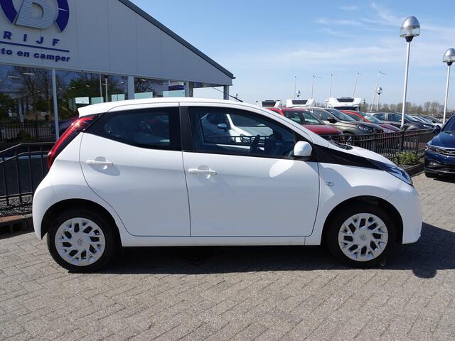 Toyota AYGO 1.0 VVT-i x-play NAVI | CAMERA | BT-TEL | AIRCO