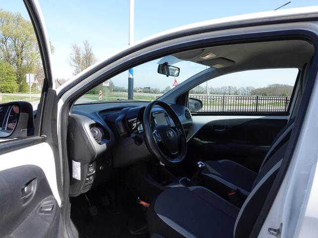 Toyota AYGO 1.0 VVT-i x-play NAVI | CAMERA | BT-TEL | AIRCO