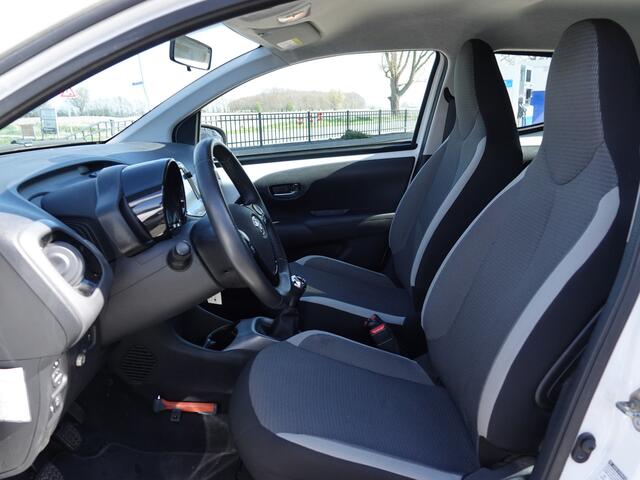Toyota AYGO 1.0 VVT-i x-play NAVI | CAMERA | BT-TEL | AIRCO