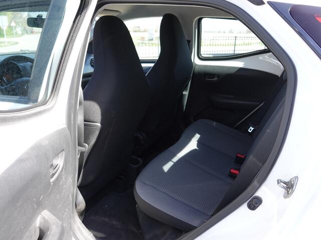 Toyota AYGO 1.0 VVT-i x-play NAVI | CAMERA | BT-TEL | AIRCO