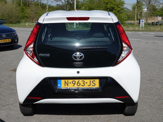 Toyota AYGO 1.0 VVT-i x-play NAVI | CAMERA | BT-TEL | AIRCO