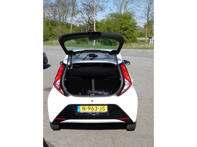 Toyota AYGO 1.0 VVT-i x-play NAVI | CAMERA | BT-TEL | AIRCO