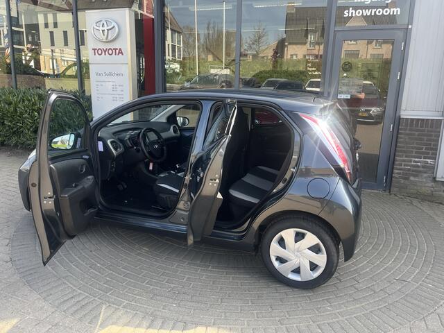 Toyota AYGO 1.0 VVT-i x-play automaat