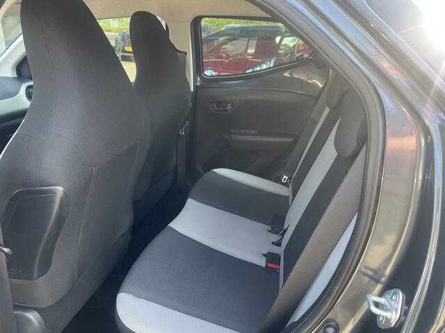 Toyota AYGO 1.0 VVT-i x-play automaat