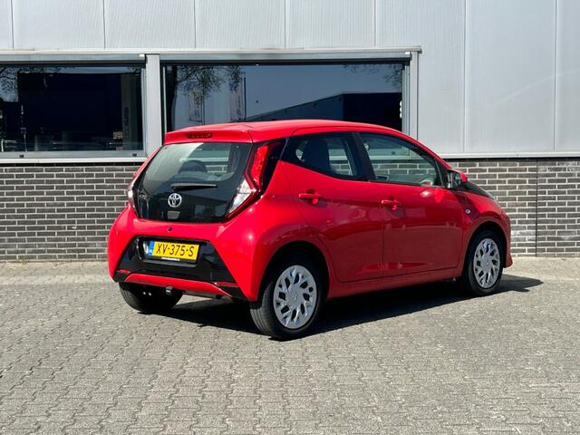 Toyota AYGO 1.0 VVT-I X-Play - Trekhaak - Achteruitrijcamera - Carplay