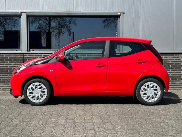 Toyota AYGO 1.0 VVT-I X-Play - Trekhaak - Achteruitrijcamera - Carplay