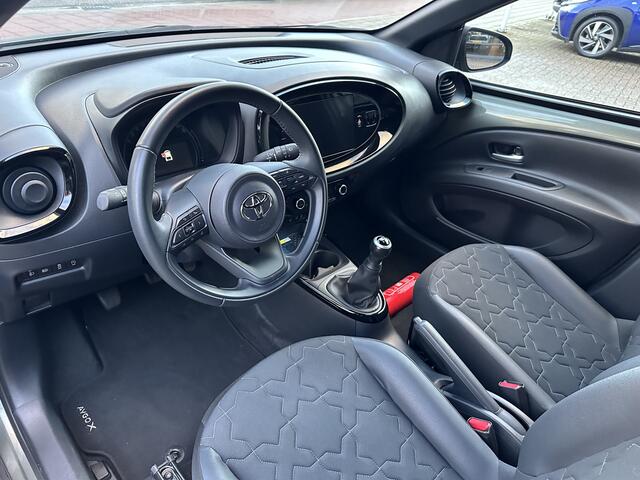 Toyota AYGO X 1.0 VVT-i Cabrio Premium parkeersensoren voor en achter / stoelverwarming / smartkey met startknop / lichtmetalen velgen / navigatie / apple carplay / android auto / speciale bekleding
