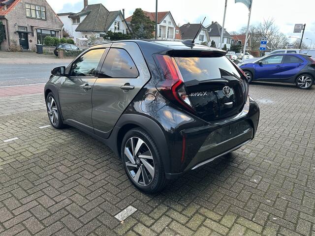 Toyota AYGO X 1.0 VVT-i Cabrio Premium parkeersensoren voor en achter / stoelverwarming / smartkey met startknop / lichtmetalen velgen / navigatie / apple carplay / android auto / speciale bekleding