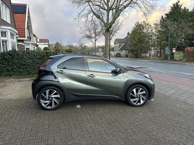 Toyota AYGO X 1.0 VVT-i Cabrio Premium parkeersensoren voor en achter / stoelverwarming / smartkey met startknop / lichtmetalen velgen / navigatie / apple carplay / android auto / speciale bekleding