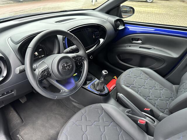 Toyota AYGO X 1.0 VVT-i MT Premium parkeersensoren voor en achter / stoelverwarming / smartkey met startknop / navigatie / apple carplay / android auto / lichtmetalen velgen / draadloos telefoon laden / 10 jaar garantie!