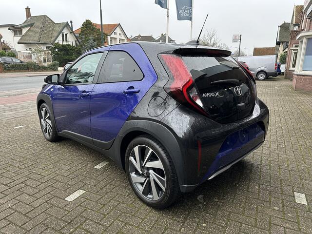 Toyota AYGO X 1.0 VVT-i MT Premium parkeersensoren voor en achter / stoelverwarming / smartkey met startknop / navigatie / apple carplay / android auto / lichtmetalen velgen / draadloos telefoon laden / 10 jaar garantie!