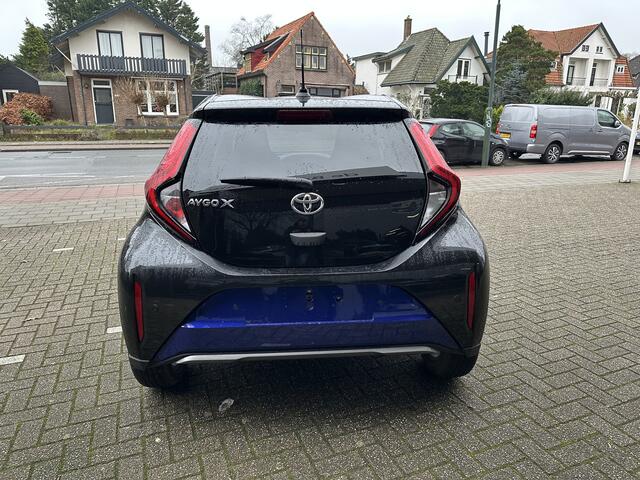 Toyota AYGO X 1.0 VVT-i MT Premium parkeersensoren voor en achter / stoelverwarming / smartkey met startknop / navigatie / apple carplay / android auto / lichtmetalen velgen / draadloos telefoon laden / 10 jaar garantie!