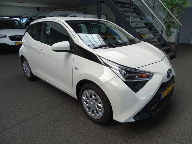 Toyota AYGO 1.0 VVT-i x-play Automaat, Airco, CArplay, Etc.
