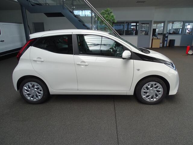 Toyota AYGO 1.0 VVT-i x-play Automaat, Airco, CArplay, Etc.