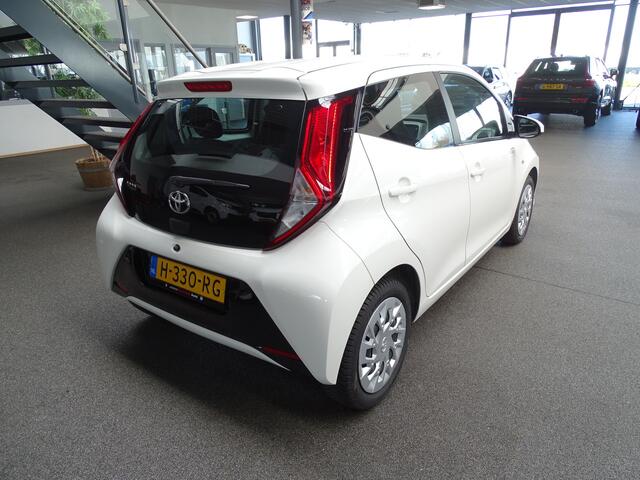 Toyota AYGO 1.0 VVT-i x-play Automaat, Airco, CArplay, Etc.