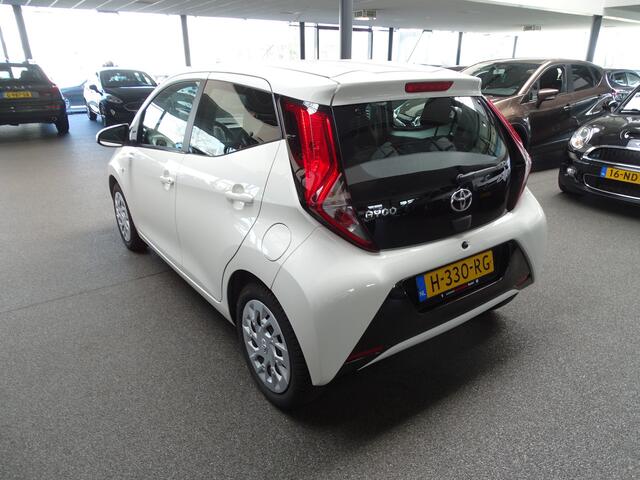 Toyota AYGO 1.0 VVT-i x-play Automaat, Airco, CArplay, Etc.