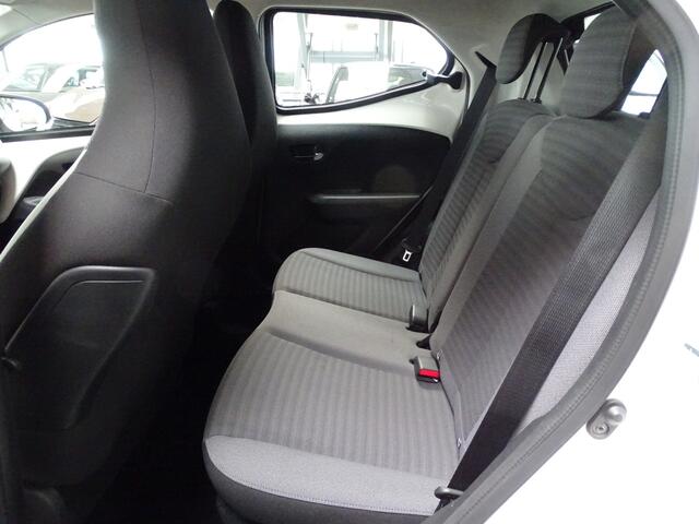 Toyota AYGO 1.0 VVT-i x-play Automaat, Airco, CArplay, Etc.