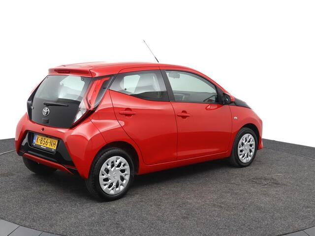 Toyota AYGO 1.0 VVT-i x-play | Automaat | Airco | Groot scherm met parkeercamera | Bleutooth |