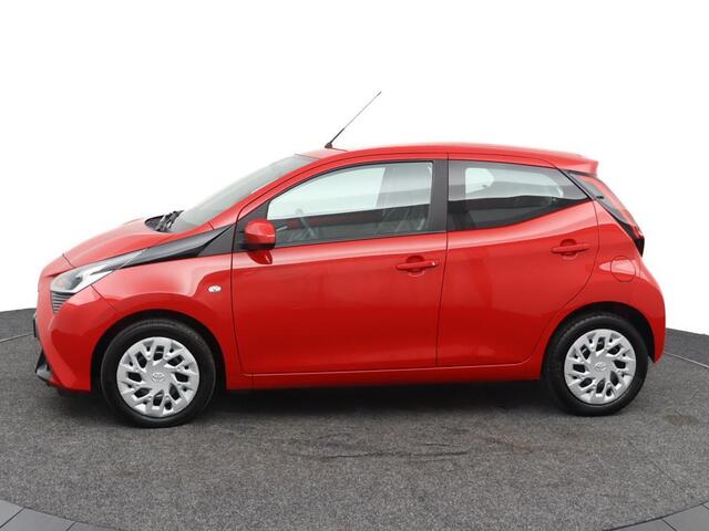 Toyota AYGO 1.0 VVT-i x-play | Automaat | Airco | Groot scherm met parkeercamera | Bleutooth |
