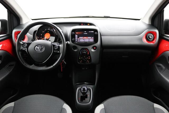 Toyota AYGO 1.0 VVT-i x-play | Automaat | Airco | Groot scherm met parkeercamera | Bleutooth |