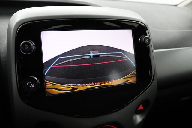 Toyota AYGO 1.0 VVT-i x-play | Automaat | Airco | Groot scherm met parkeercamera | Bleutooth |