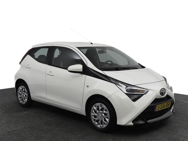 Toyota AYGO 1.0 VVT-i x-play | Parkeercamera | Airco | 5-drs |