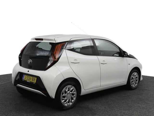 Toyota AYGO 1.0 VVT-i x-play | Parkeercamera | Airco | 5-drs |