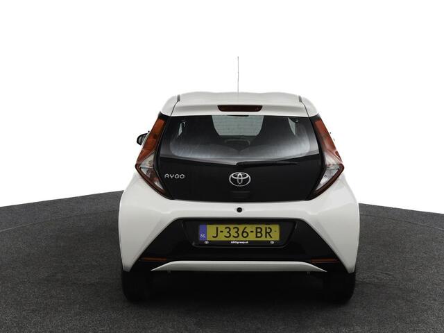 Toyota AYGO 1.0 VVT-i x-play | Parkeercamera | Airco | 5-drs |