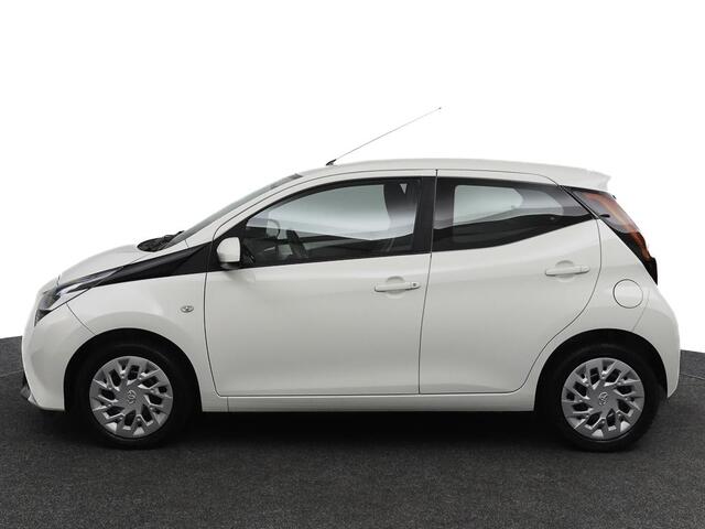 Toyota AYGO 1.0 VVT-i x-play | Parkeercamera | Airco | 5-drs |