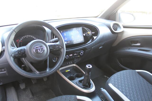 Toyota AYGO X 1.0 VVT-i MT Envy Special | Rijklaar | Keyless | Sensoren v+a | Stoelverw. | Clima | Navi | Camera | Adaptive cruise