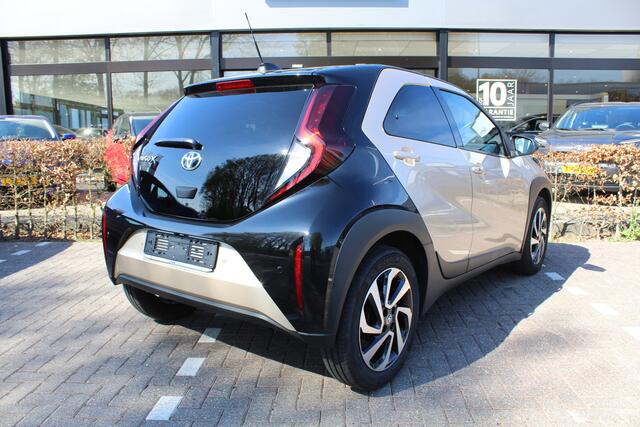 Toyota AYGO X 1.0 VVT-i MT Envy Special | Rijklaar | Keyless | Sensoren v+a | Stoelverw. | Clima | Navi | Camera | Adaptive cruise