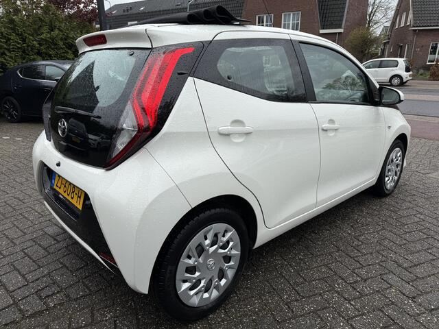Toyota AYGO 1.0 VVT-i Cabrio-top, Camera | Airco | CarPlay