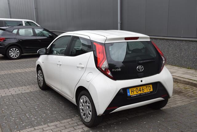 Toyota AYGO 1.0 VVT-i x-play | Cruise control | Bluetooth | Achteruitrijcamera |