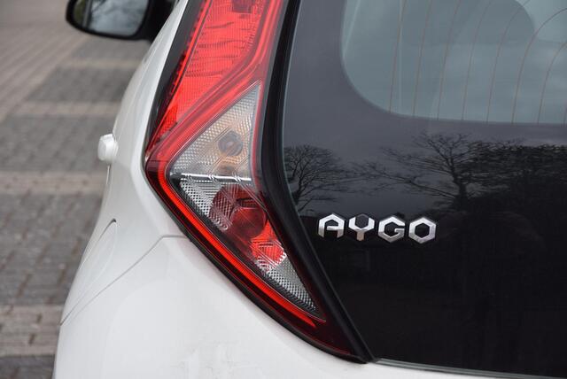 Toyota AYGO 1.0 VVT-i x-play | Cruise control | Bluetooth | Achteruitrijcamera |