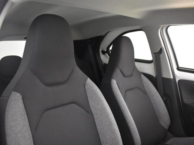 Toyota AYGO 1.0 VVT-i MT first Edition | Camera | LM Velgen
