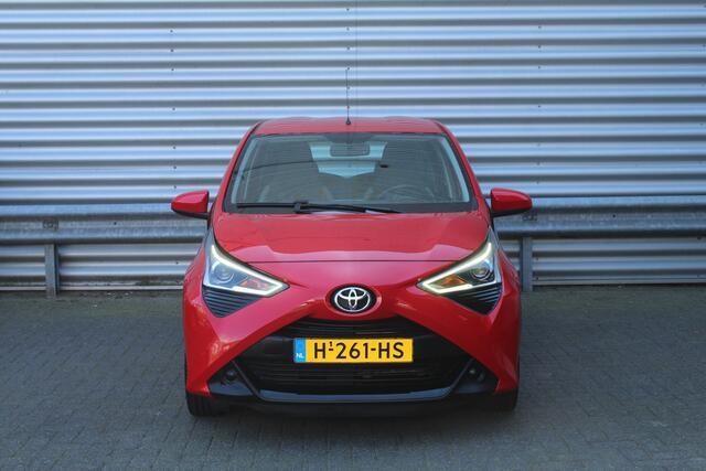 Toyota AYGO 1.0 VVT-i 73pk x-play NL-Auto NAP 10 jaar Garantie Airco Camera Carplay 15"LMV CPV El. Ramen 1e eigenaar