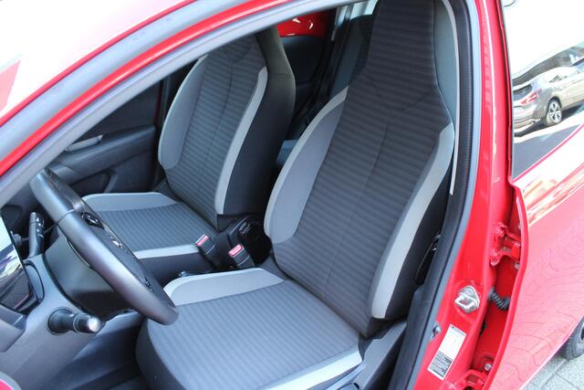 Toyota AYGO 1.0 VVT-i 73pk x-play NL-Auto NAP 10 jaar Garantie Airco Camera Carplay 15"LMV CPV El. Ramen 1e eigenaar