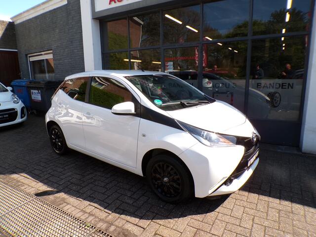 Toyota AYGO 1.0 VVT-i x-play AUTOMAAT,PDC,AIRCO !!! ''2e PAASDAG OPEN''