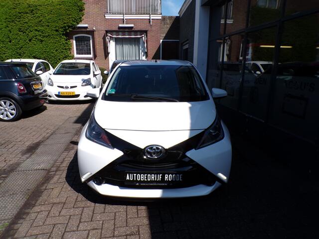 Toyota AYGO 1.0 VVT-i x-play AUTOMAAT,PDC,AIRCO !!! ''2e PAASDAG OPEN''